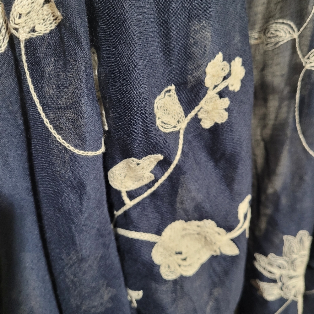 Demdaco Floral Embroidered‎ Navy Coverup - Picture 4 of 5